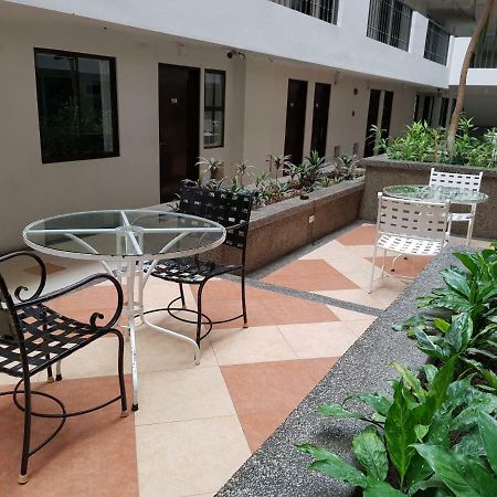 Heart Of The City Studio With Balcony Davao City Exterior foto
